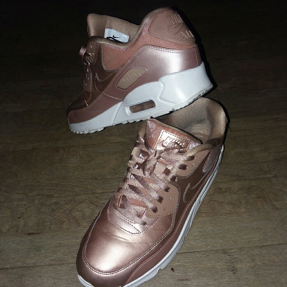 (CASH APP/PAYPAL ONLY)Nike Air Max Rose Gold shoes